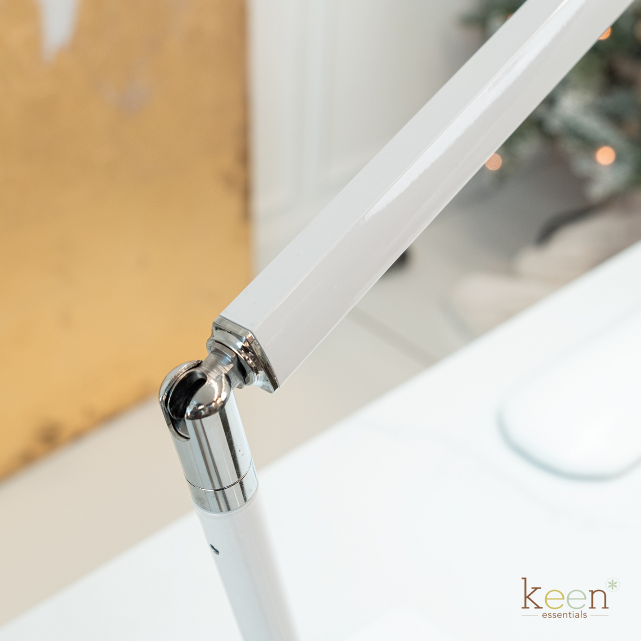 Keen Neo LED Tabletop Lamp - White Example 3
