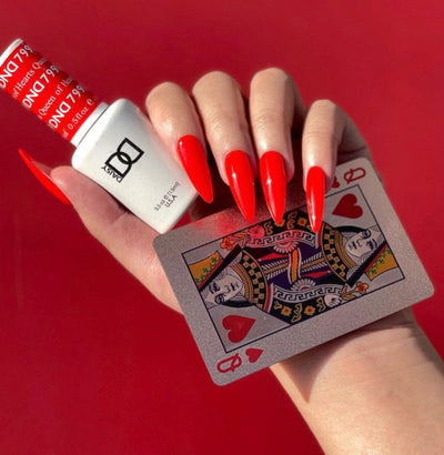 hands wearing DND Gel Polish - 799 Queen Of Hearts