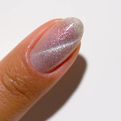 finger wearing DND DC Cat Eye Holo Dancer