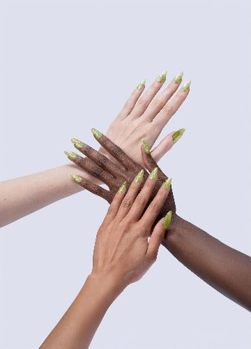 Swatch of 188 Emerald Acrylic Powder By Valentino Beauty