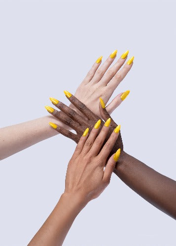 Swatch of 116 Blonde Affair Acrylic Powder By Valentino Beauty