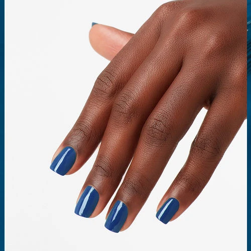 hands wearing MI06 Duomo Days, Isola Nights Dip Powder 1.5oz by OPI