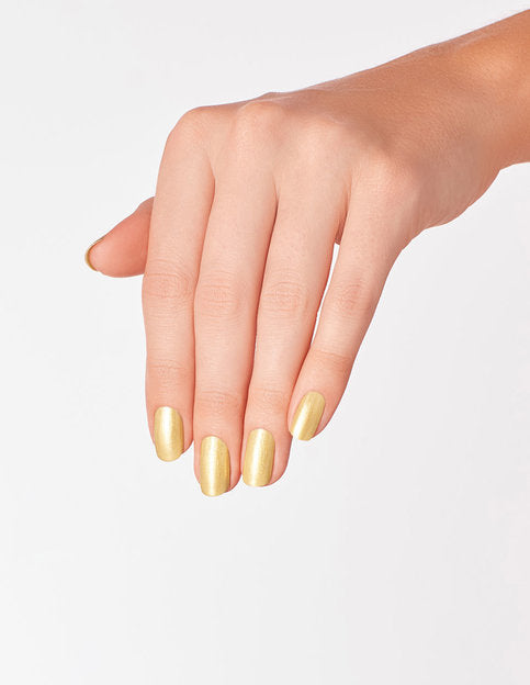 hands weraing M86 Suzi’s Slinging Mezcal Gel Polish by OPI