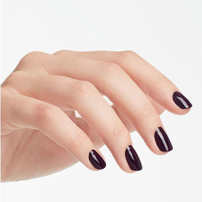 hands wearing V35 O Suzi Mio - Dip Powder 1.5oz by OPI