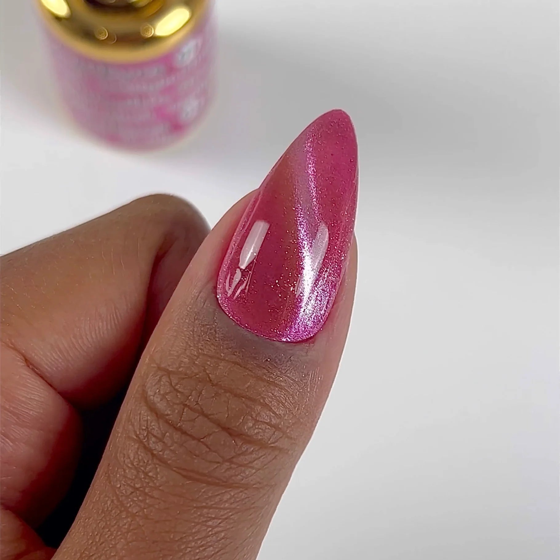 swatch of DND DC Cat Eye Twilight Blush