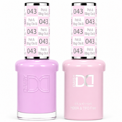DND 043 Put A Ring On It HEMA & TPO Free Gel Polish Duo soft lavender pink nail color with matching lacquer bottle.