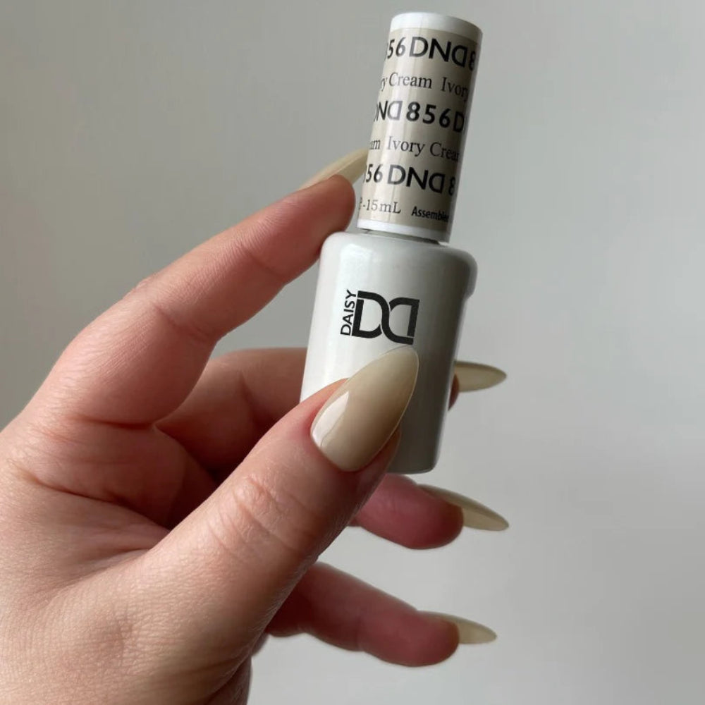 hands wearing DND Trio - 856 Ivory Cream