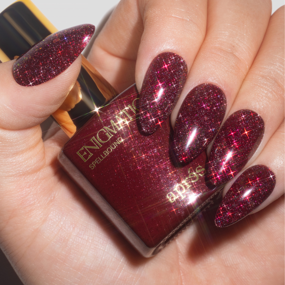 Apres Enigmatic Gel - FG18 Spellbound hand