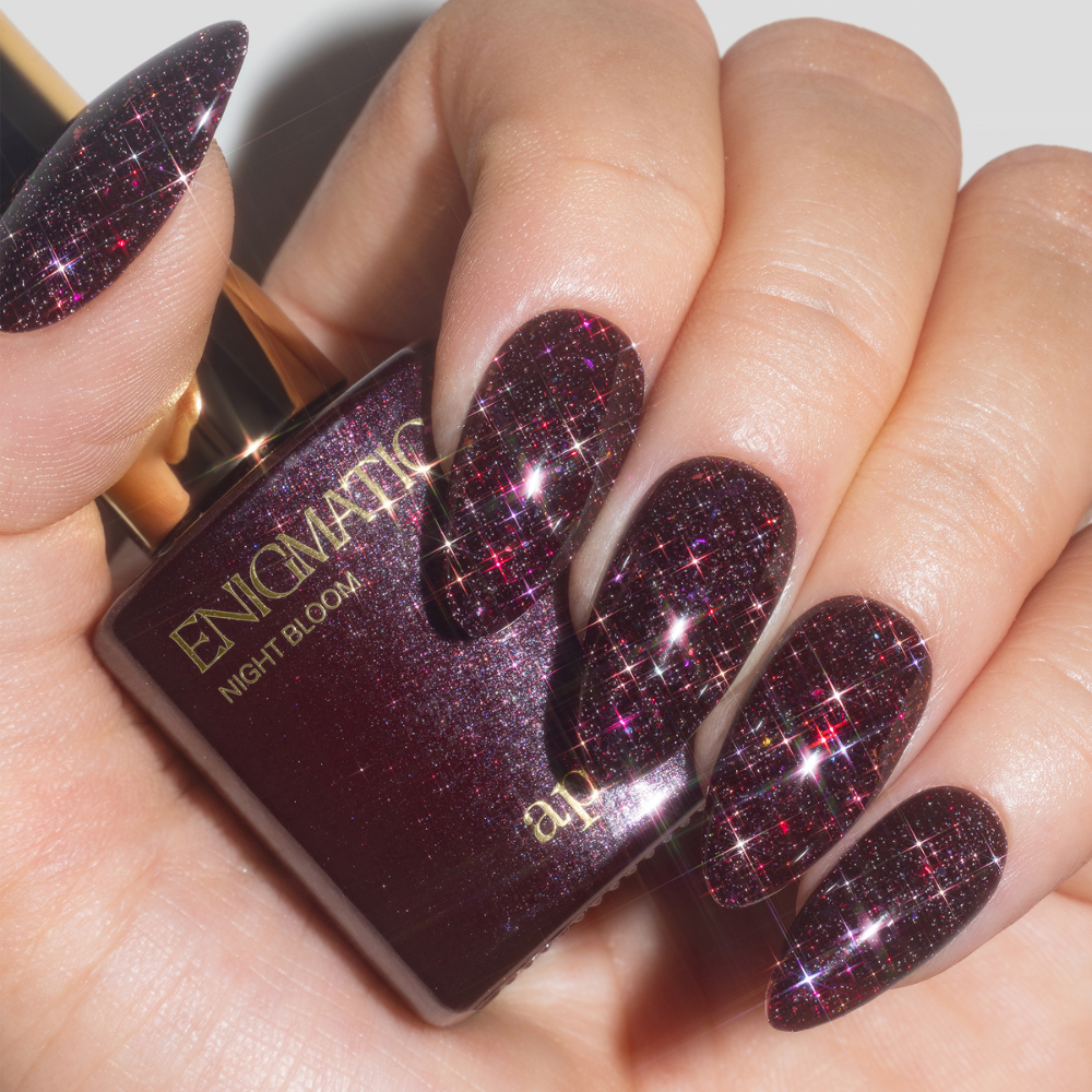 Apres Enigmatic Gel - FG19 Night Bloom hand