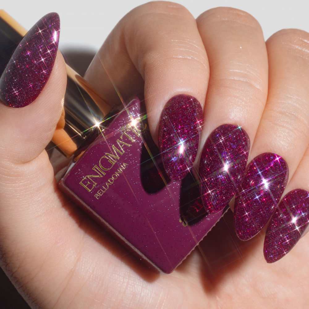 Apres Enigmatic Gel - FG20 Belladonna hand