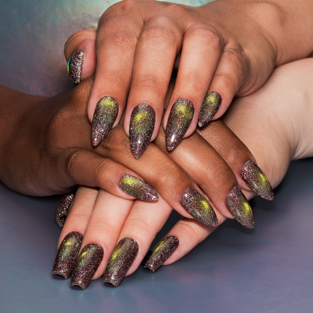 Apres Prismatic Gel - FG13 Matrix Glow hand