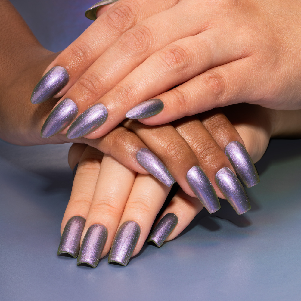 Apres Prismatic Gel - P11 Frostware hand