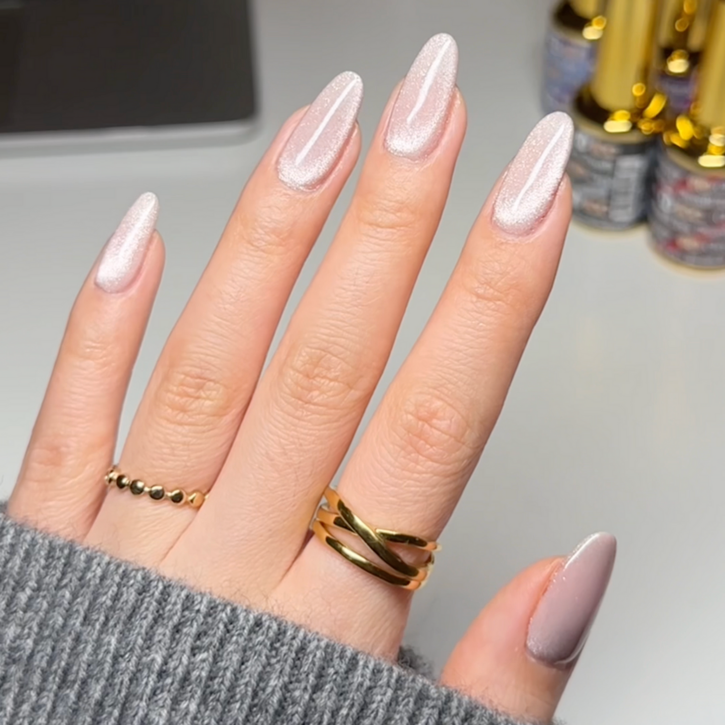 dnd dc cat eye Fossil Ice on hands