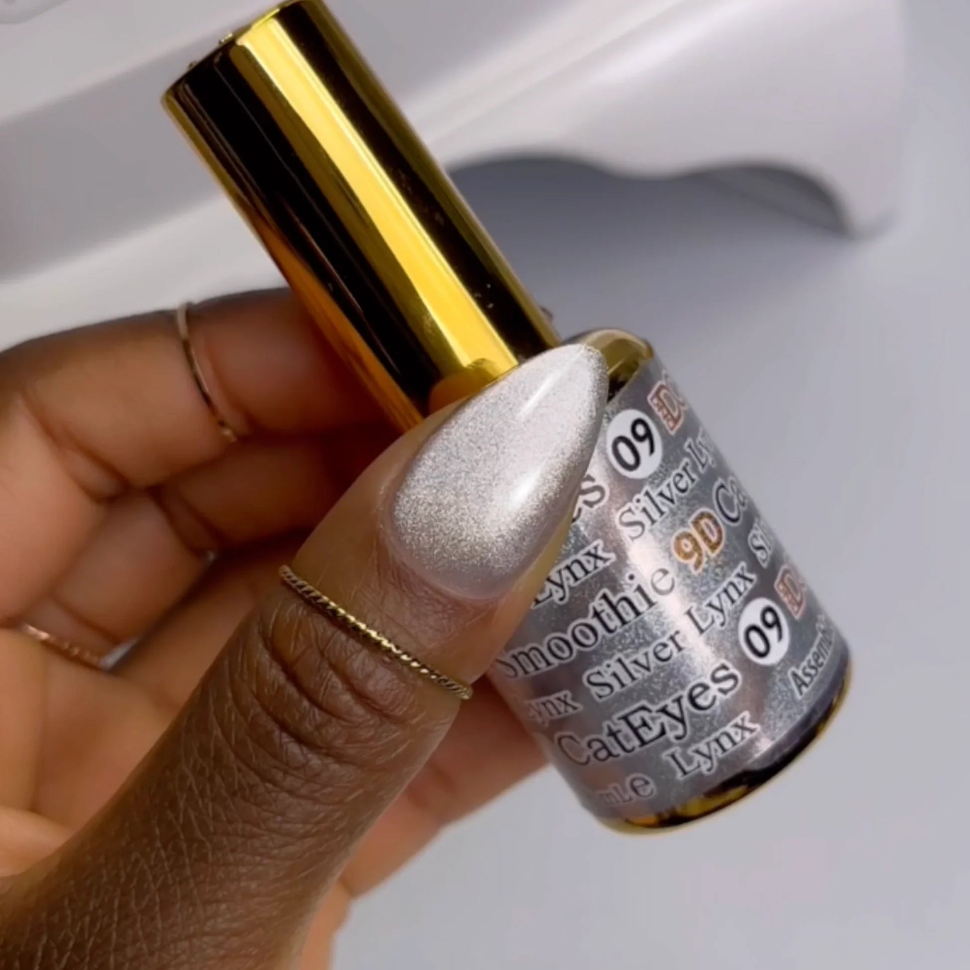 example of  DND DC Cat Eye Silver Lynx 