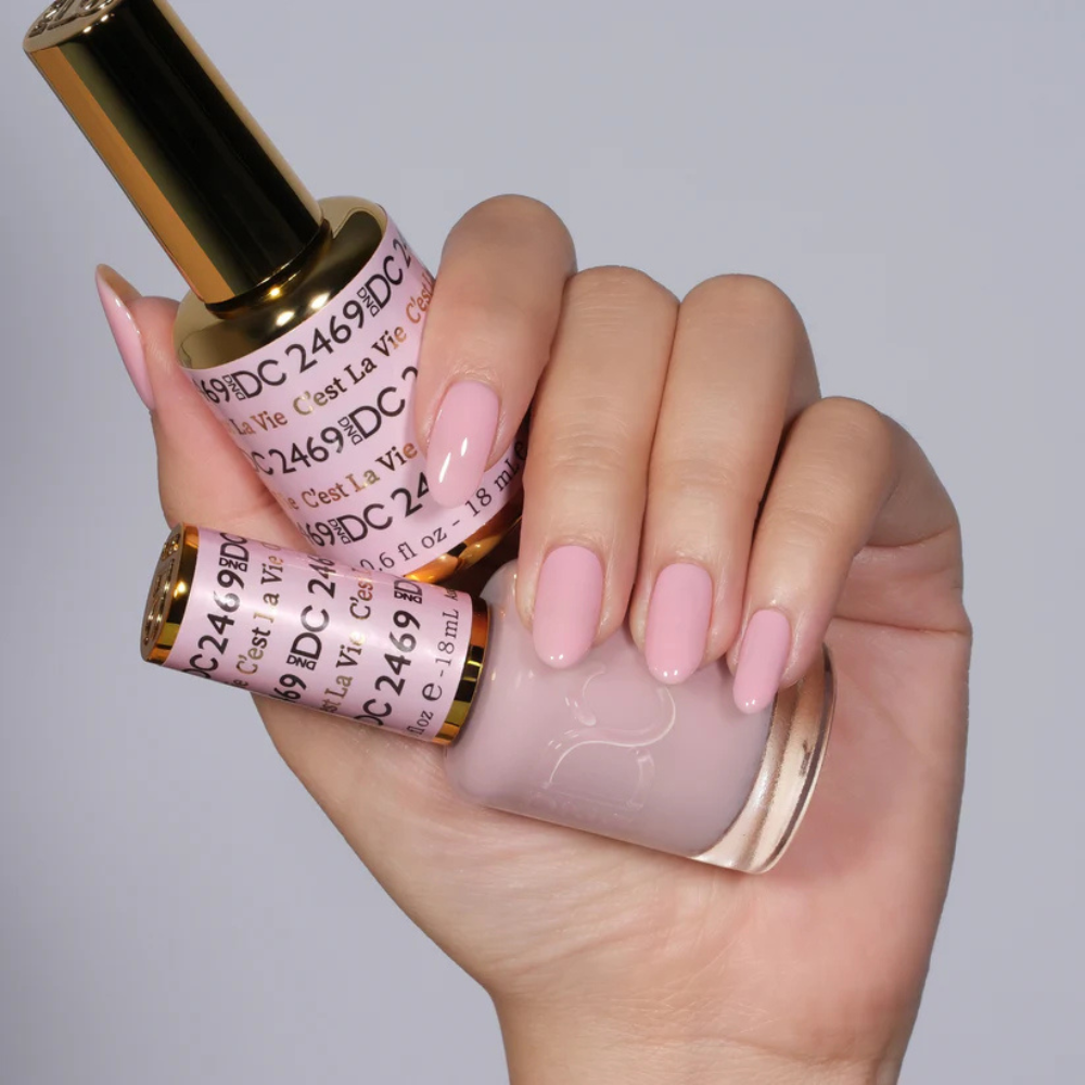 Hands wearing DND DC Gel 2469 C'est La Vie
