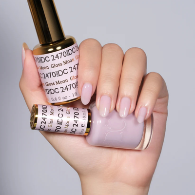 Hands wearing DND DC Gel 2470 Gloss Moon