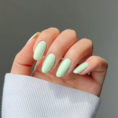 Hands wearing DND DC Gel 2512 Mint To Be