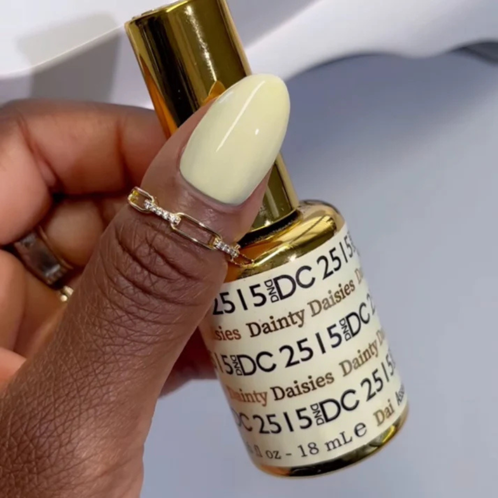 Hands wearing DND DC Gel 2515 Dainty Daisies