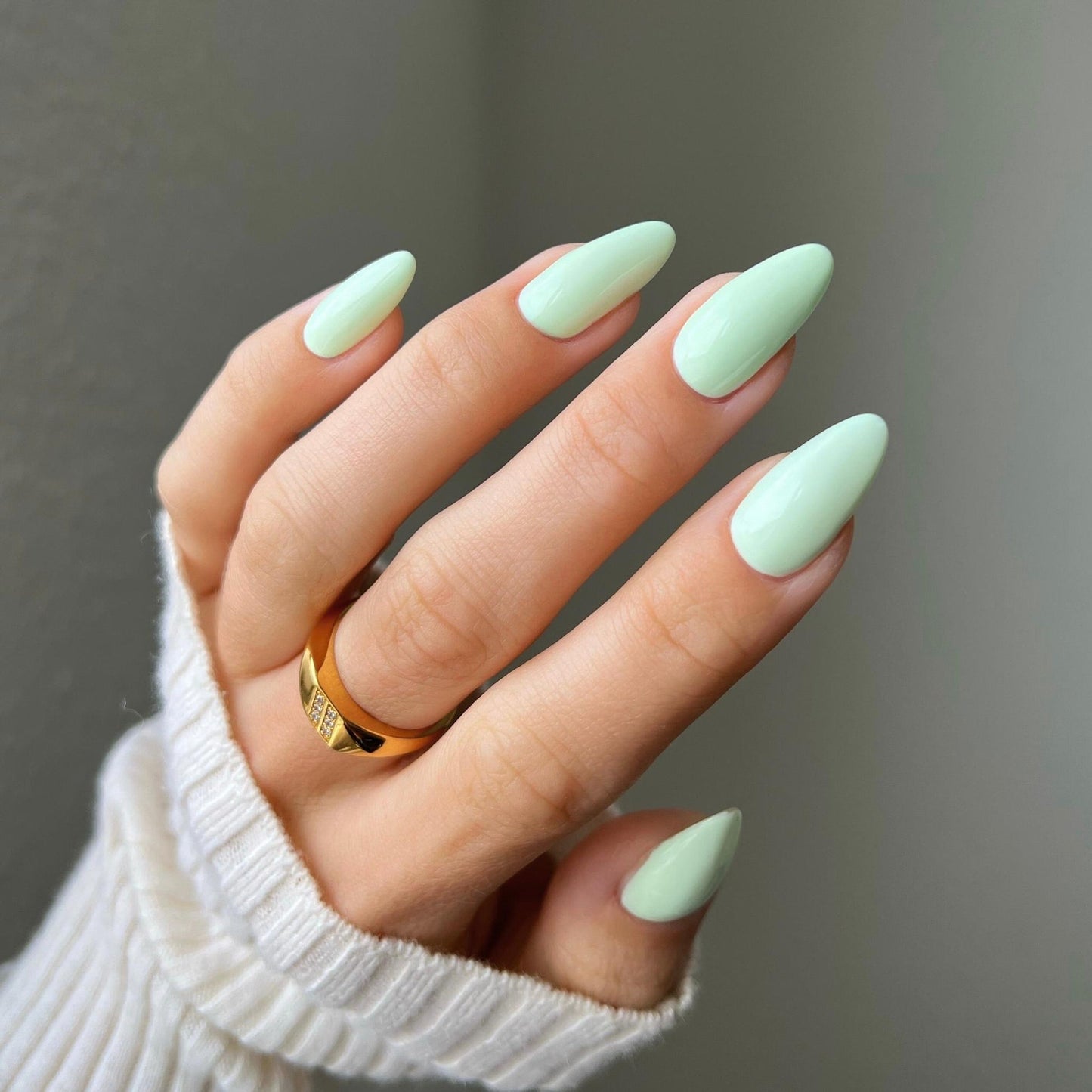 DND Diva Gel Polish - 104 Peppermint Marshmallow