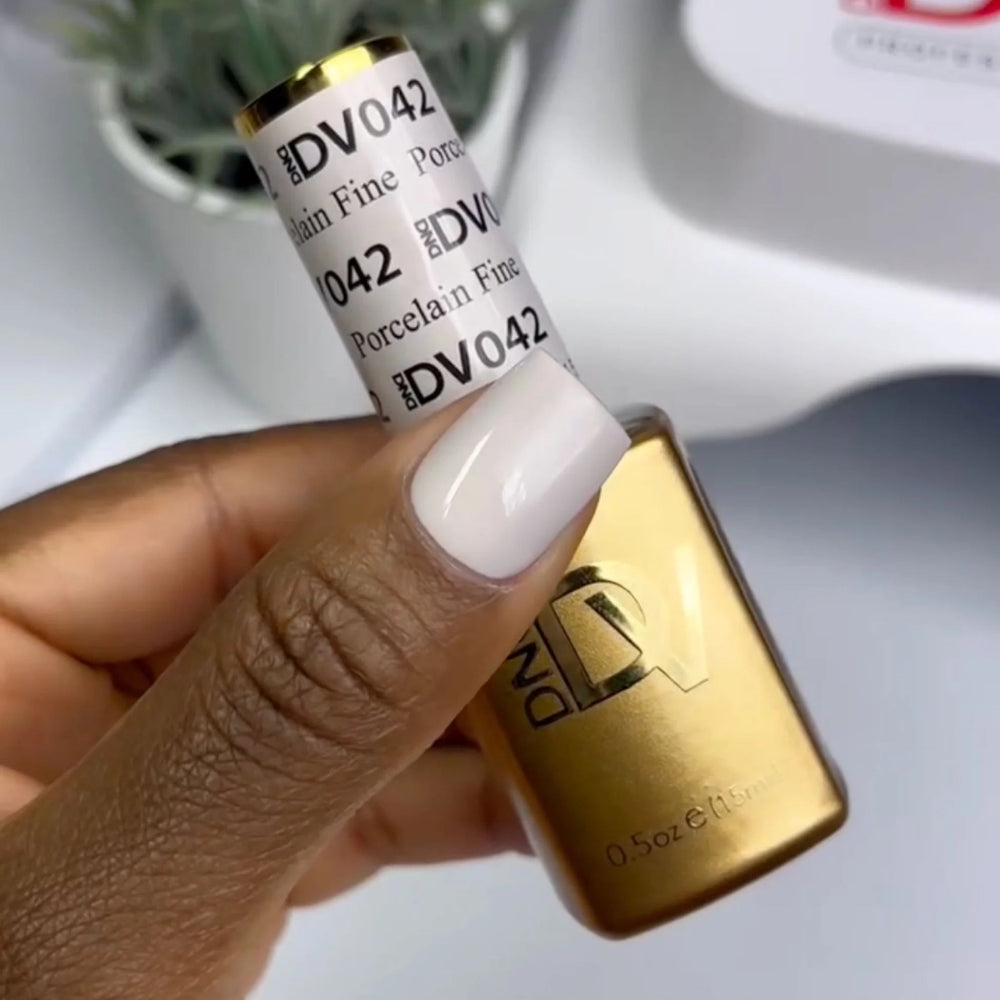 DND Diva Gel - 042 Porcelain Fine