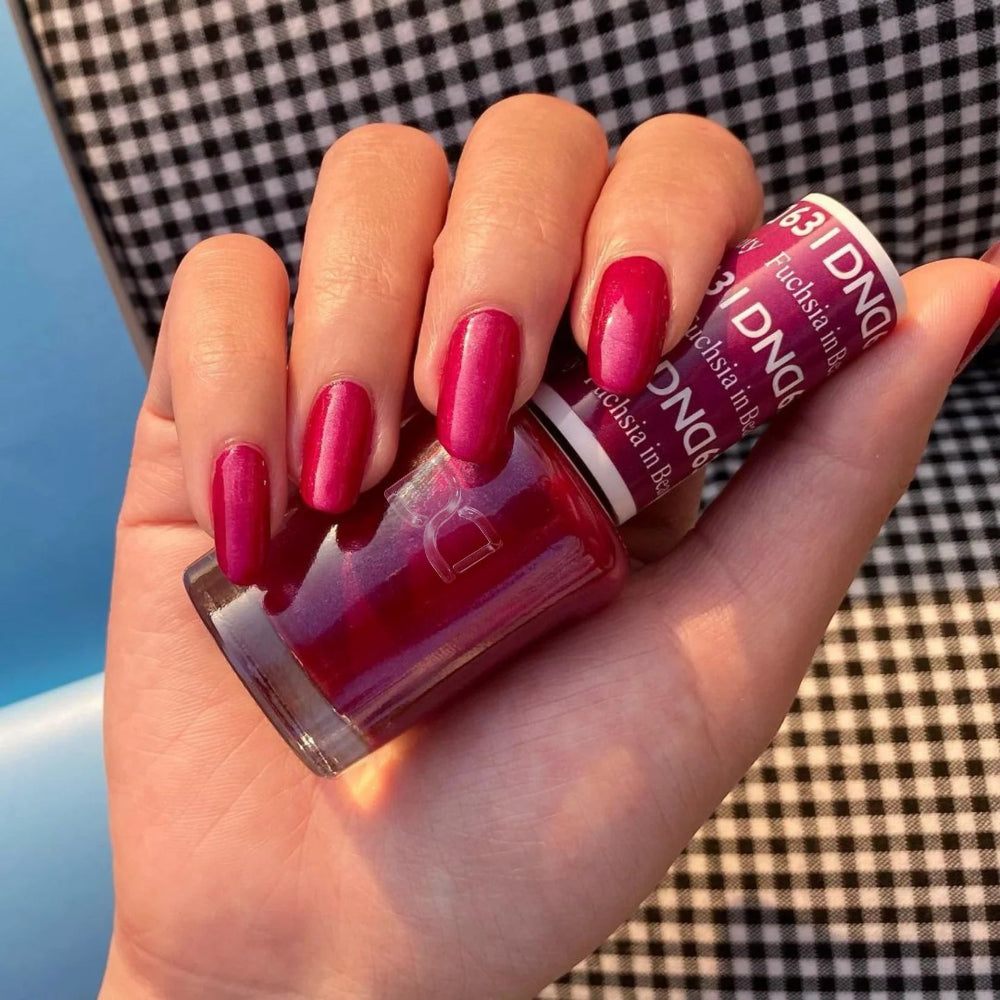 hand wearing DND Duo gel polish 631 Fuchsia in Beauty