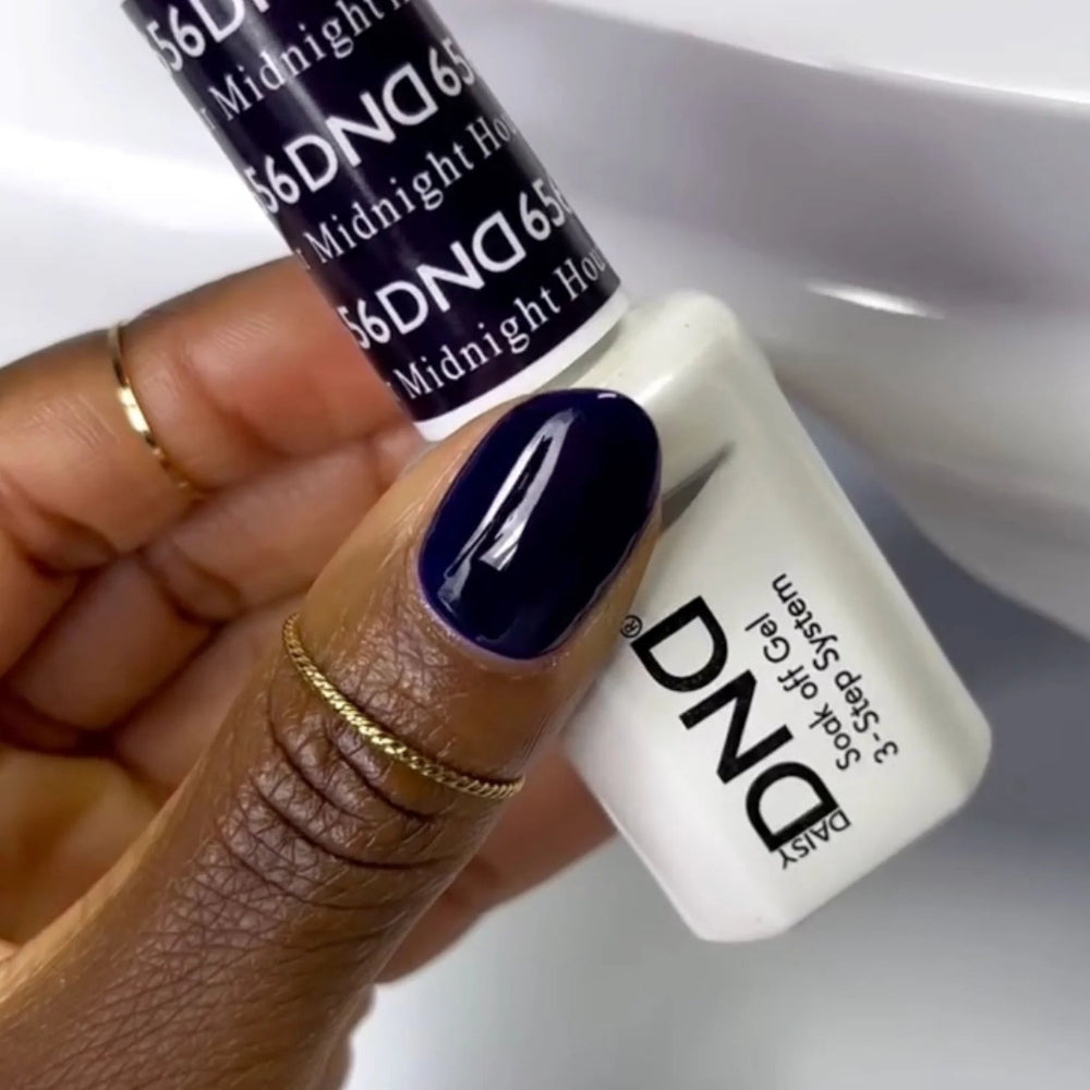 hands wearing DND Duo gel polish Midnight hour 656
