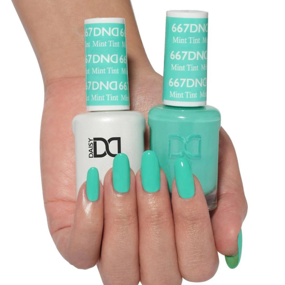 hands wearing DND Duo gel polish 667 Mint Tint