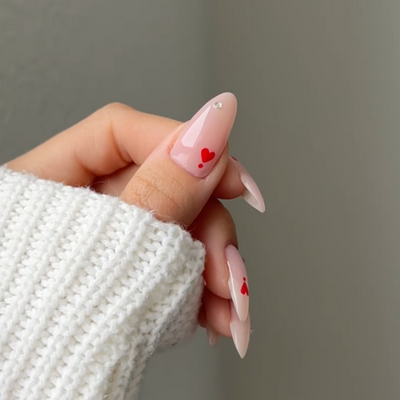 hands wearing DND Gel Polish - 870 Tea-Time