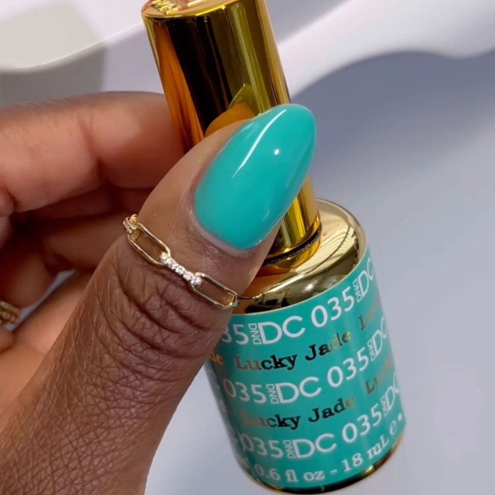 finger wearing DND DC Gel - 035 Lucky Jade