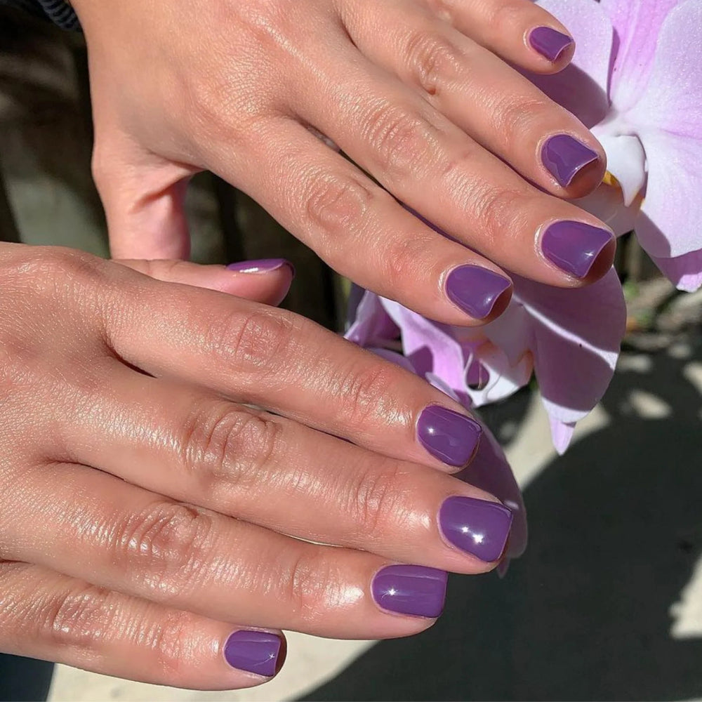 hands wearing DND DC Gel - 048 Electric Purple