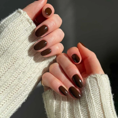 hands wearing DND DC Gel - 053 Spiced Brown