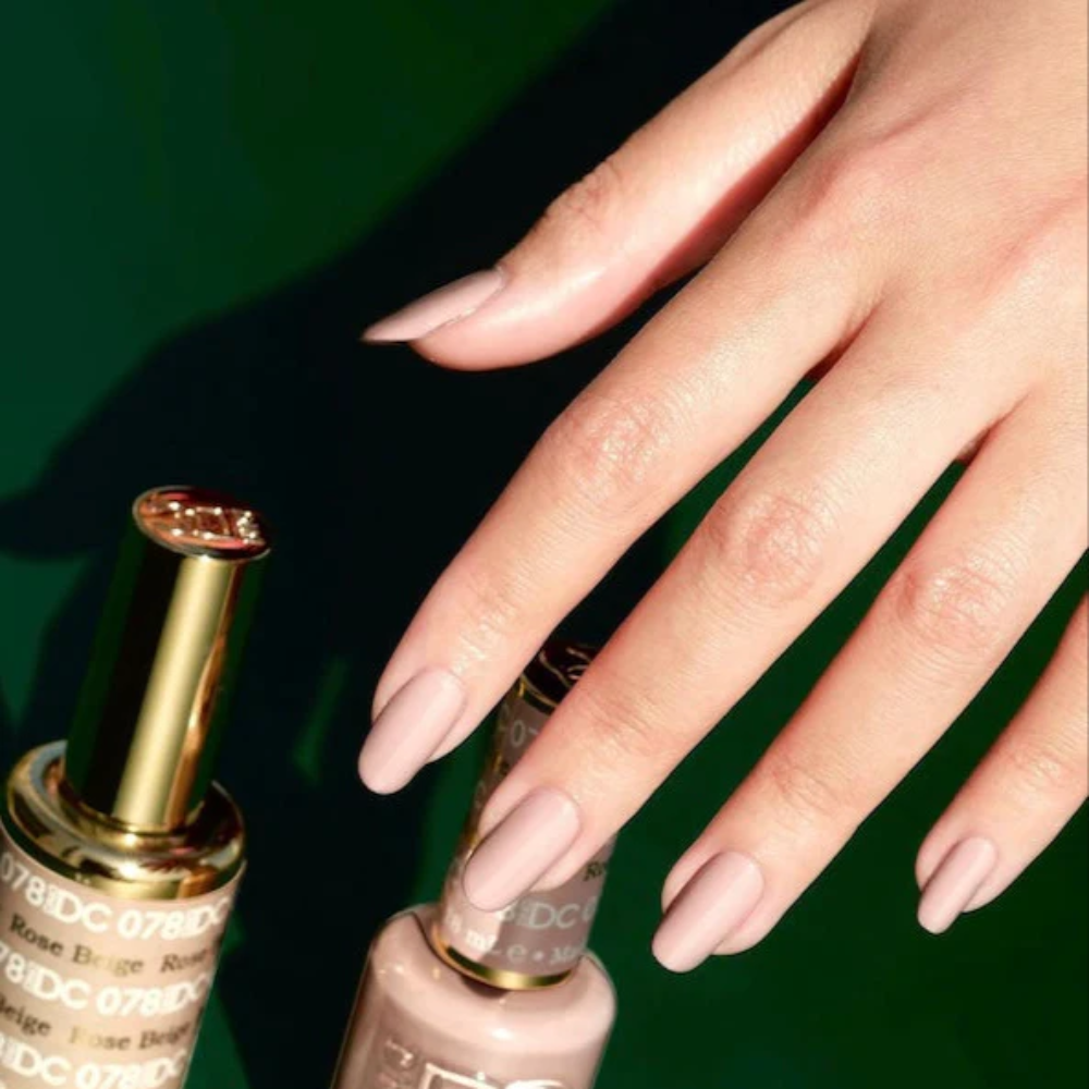 hands wearing DND DC Gel - 078 Rose Beige