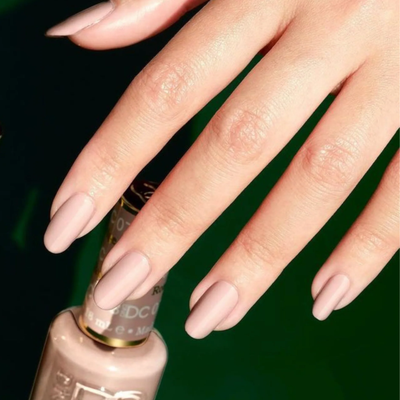 hands wearing DND DC Gel - 087 Rose Powder