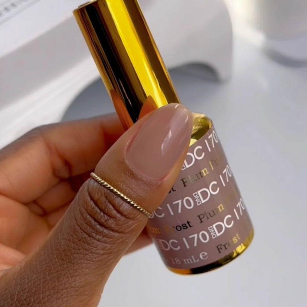 finger wearing DND DC Gel - 170 Plum Frost