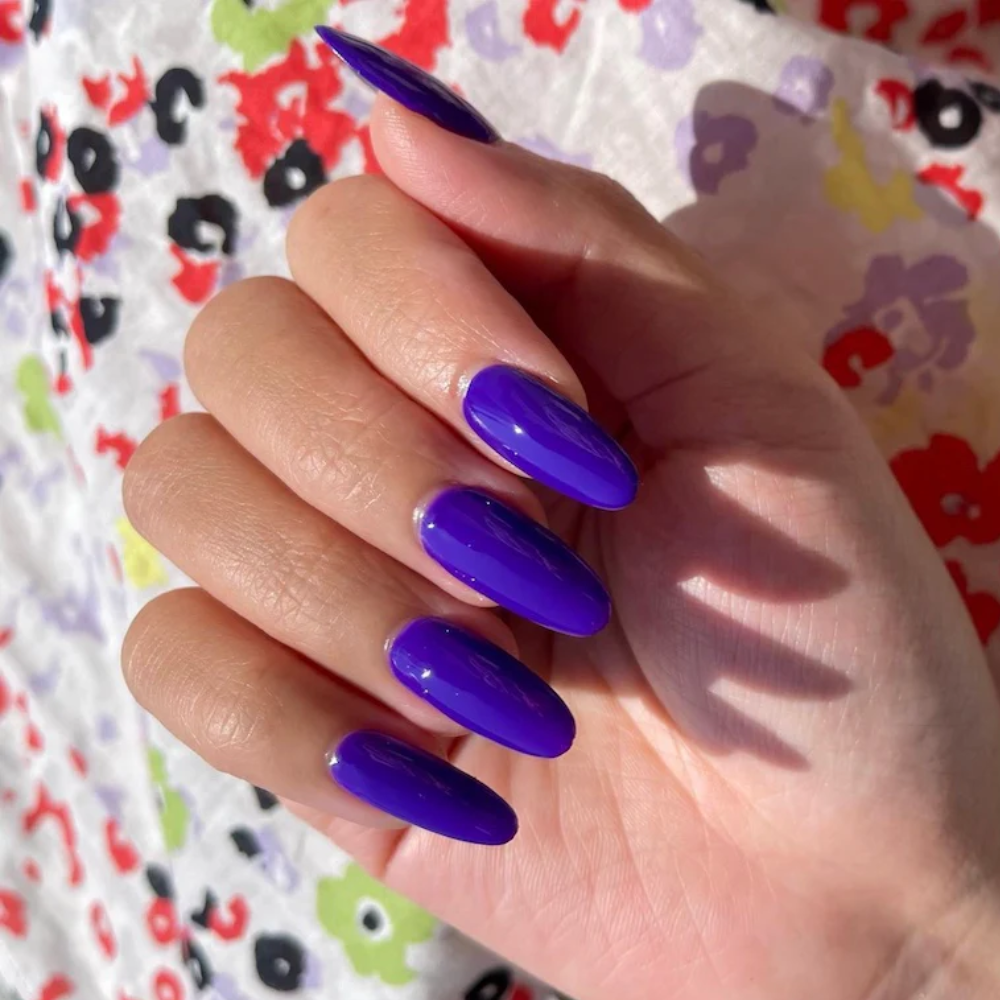 hands wearing DND DC Gel - 019 Ultramarine