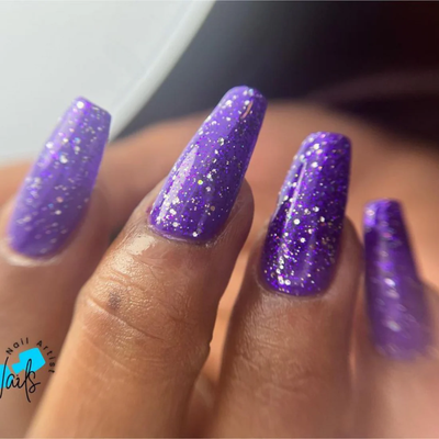 Hands wearing DND Gel 405 Lush Lilac Star