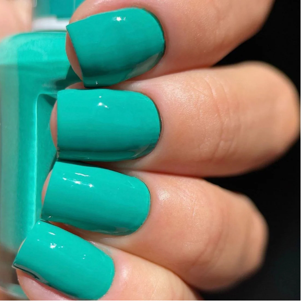 Hands wearing DND Gel 438 Island Oasis