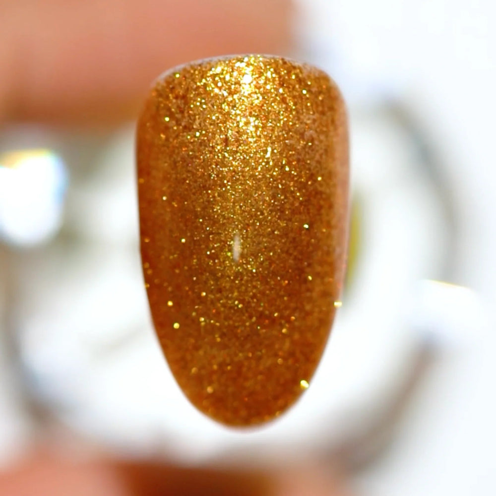 swatch for DND Gel Polish - 584 24 Karat