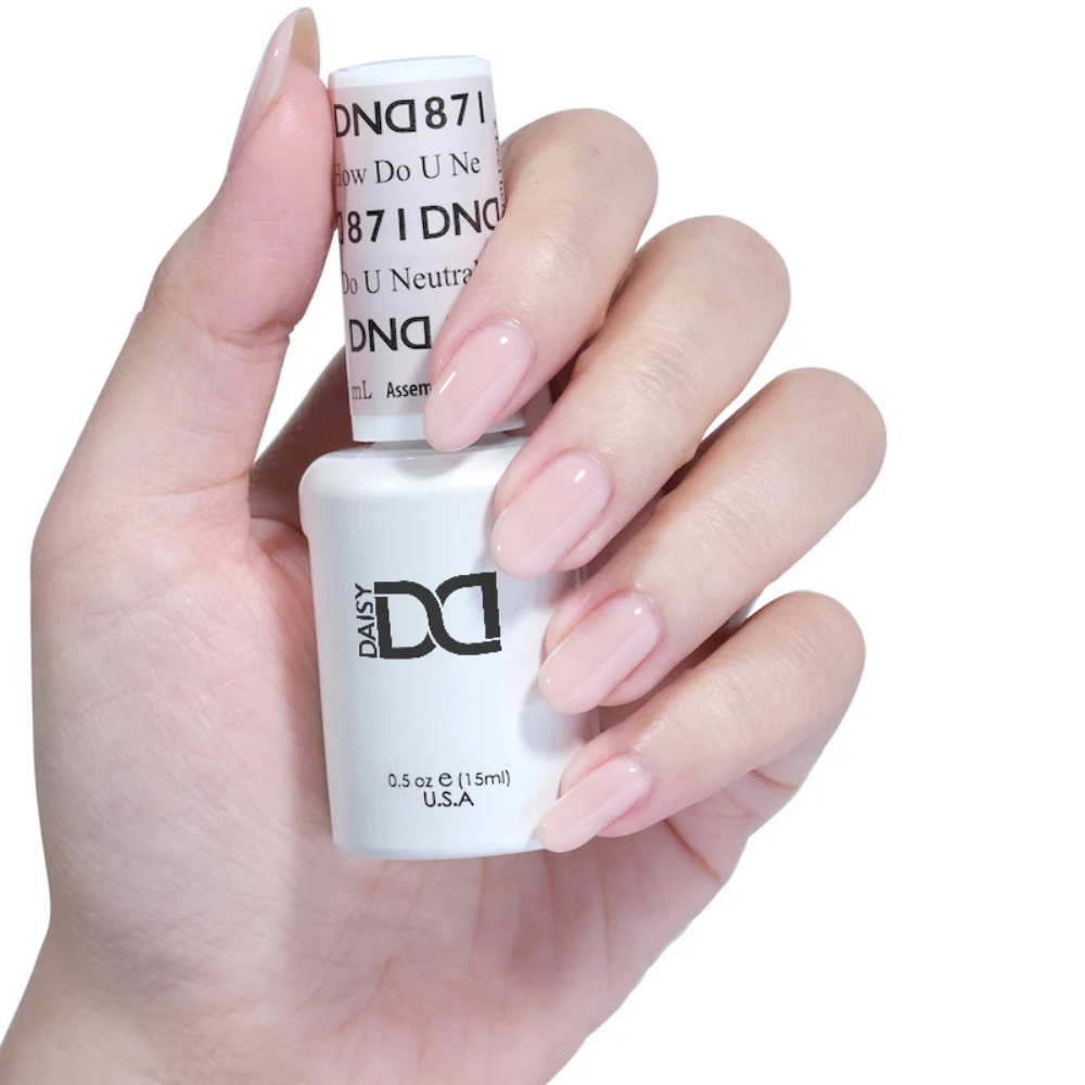 hands wearing DND Gel Polish - 871 How Do U Neutral?