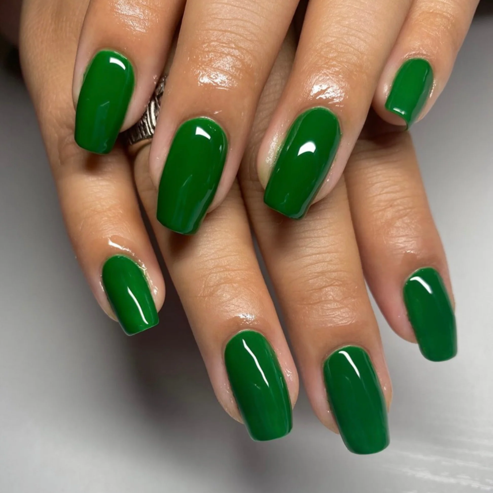 hands wearing DND Gel Polish - 748 4 Leaf Clover