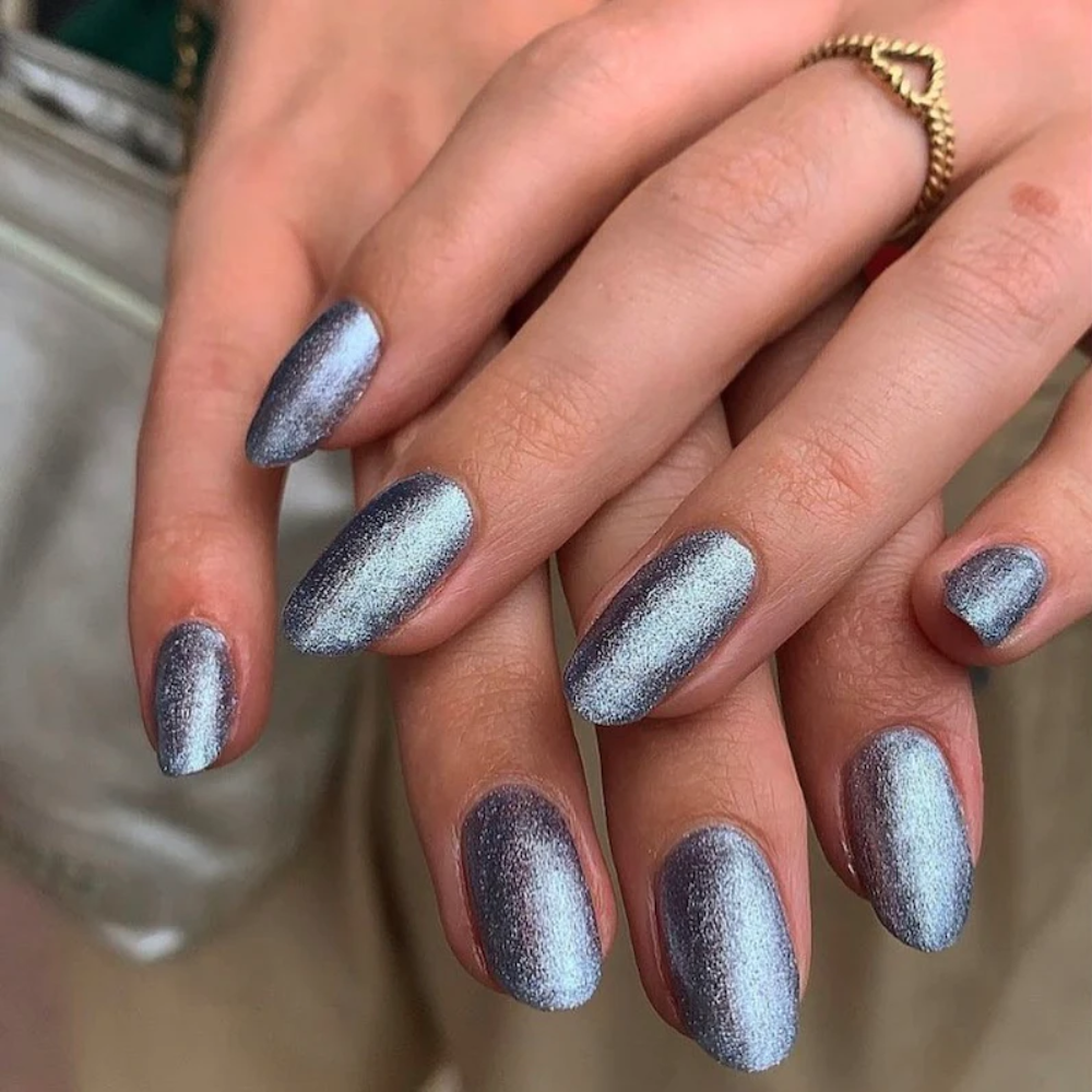 hands wearing DND Gel Polish - 778 Bizzy Blizzard