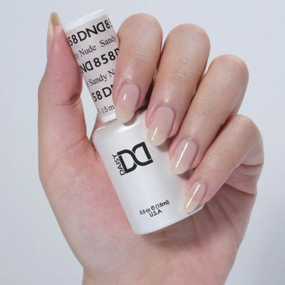 hands wearing DND Trio - 858 Sandy Nude