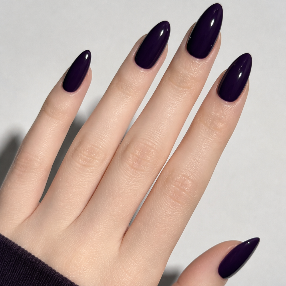 hands wearing DND DC Gel - 001 Inky Point