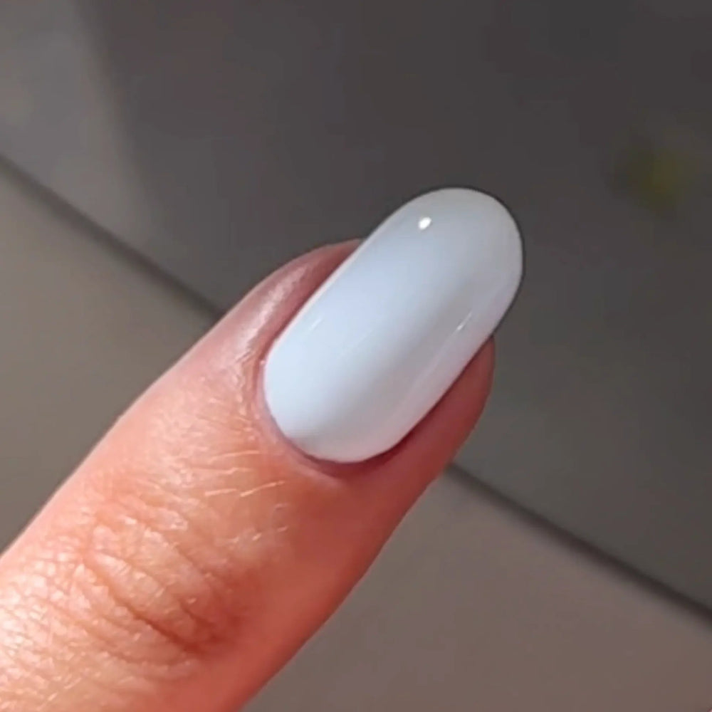finger swatch for DND HEMA FREE Gel Polish 206 Yacht Goals!