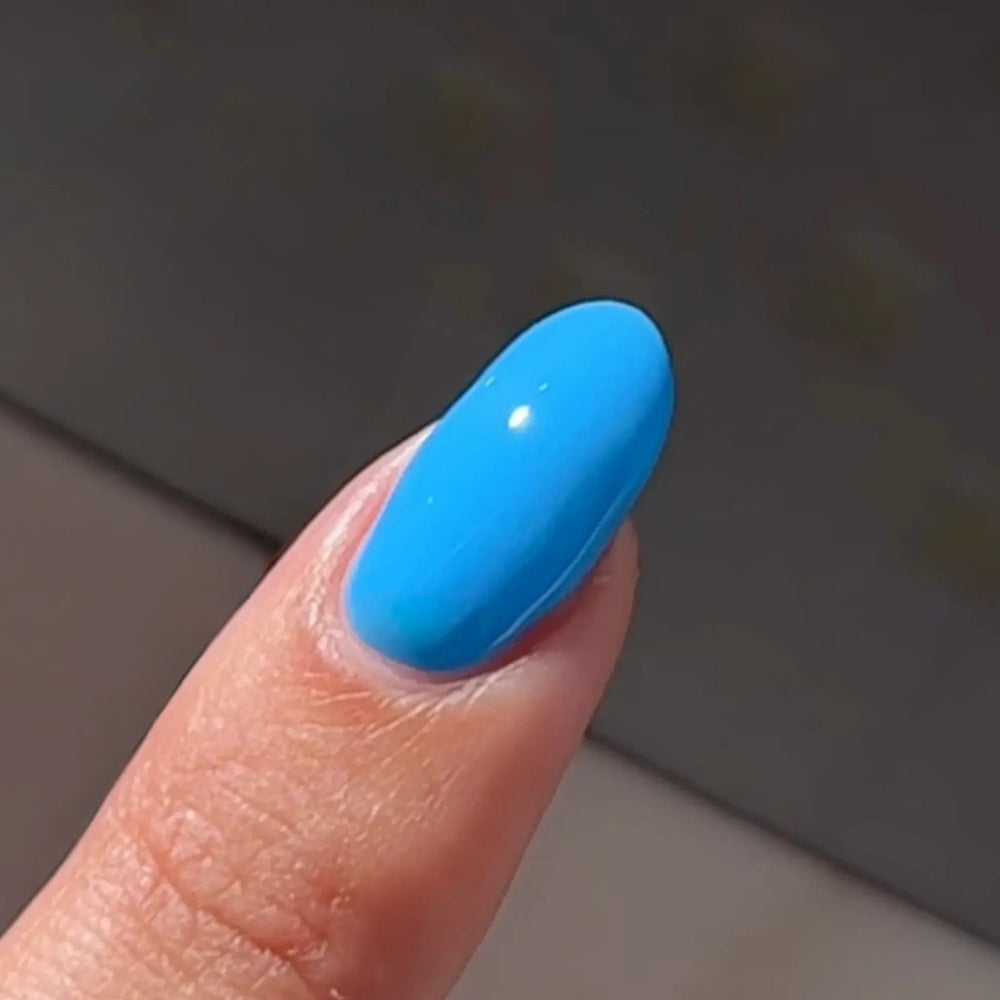 finger wearing DND HEMA FREE Gel Polish 212 Talk Nauti to Me