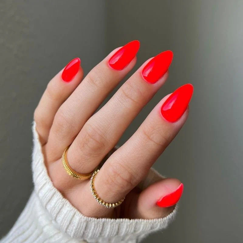 hands wearing 236 Heart eyes 4 u Diva Gel & Polish Duo by DND