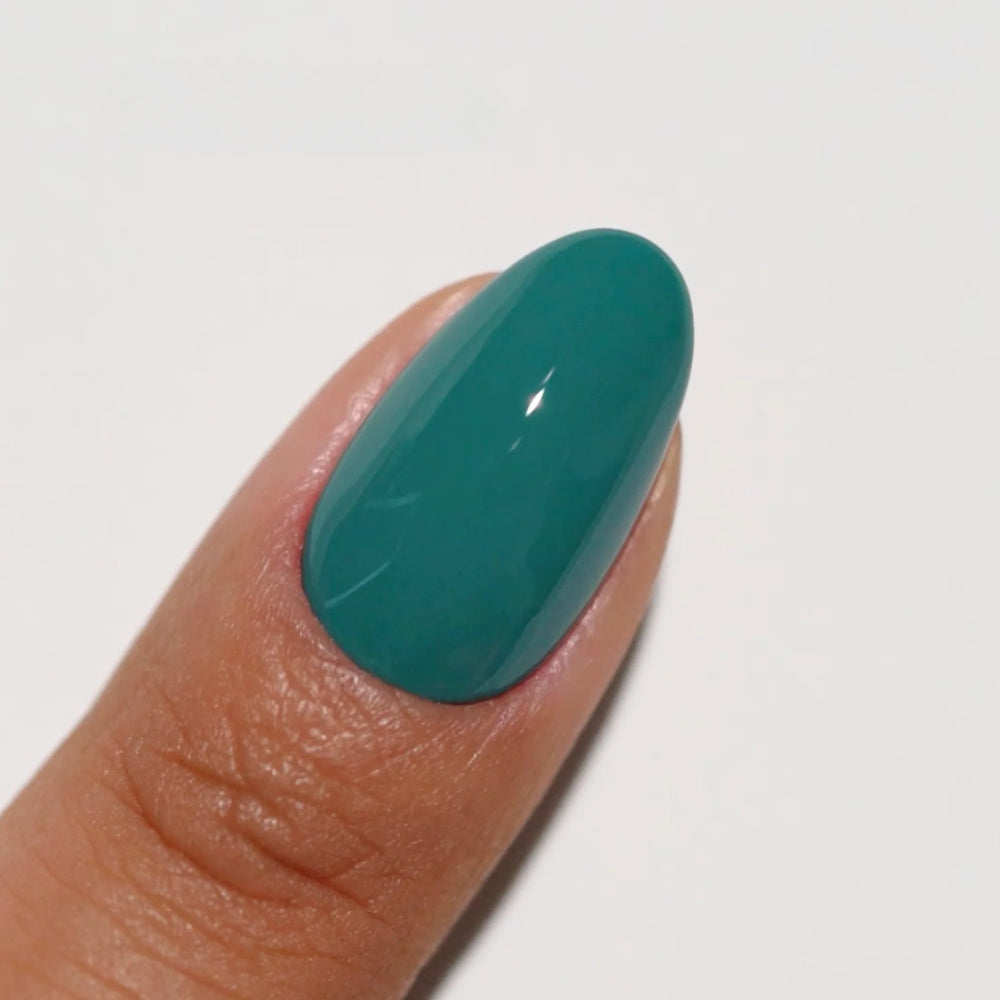 finger wearing 262 Seafoam Serenade Gel Polish DND Diva