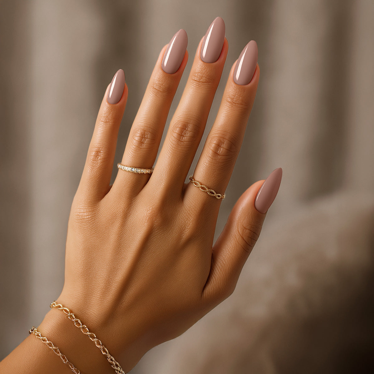 hands wearing Chaun Legend Gel Creme De La Cocoa