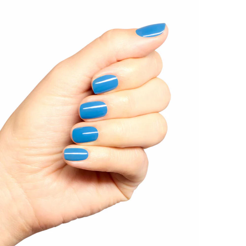 OPI Infinite Shine L216 No Summer Blues hand