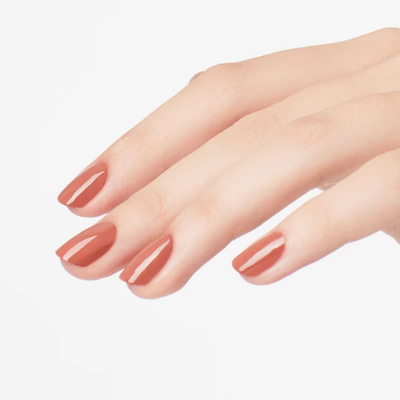 OPI Intelli-Gel - C89 Chocolate Moose hand